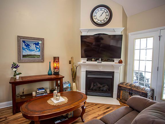 5th image of 9 Bushnell Ct