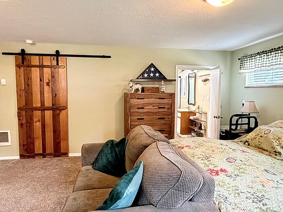 3rd image of 663 E Barclay Meadows Rd