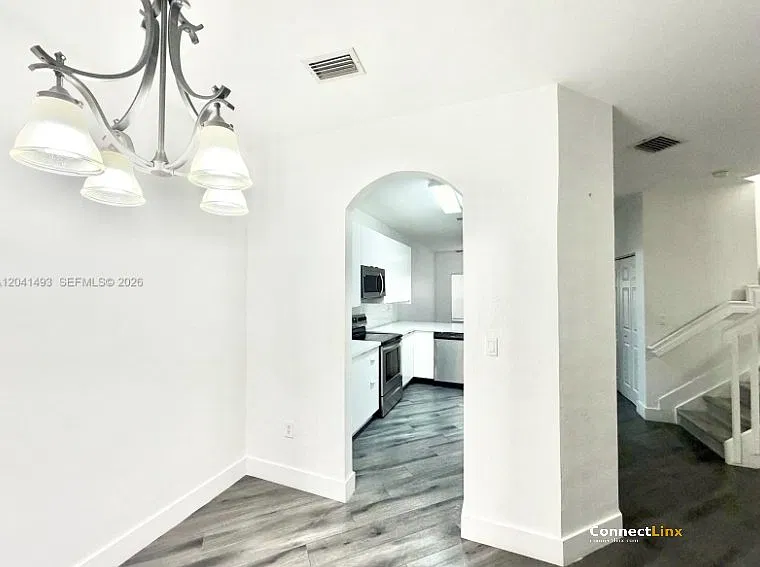 3 bed, 2.0 bath, 1502 sqft, $3,200 — Photo 3