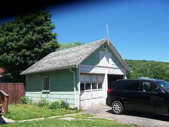 2nd image of 13 Willow St