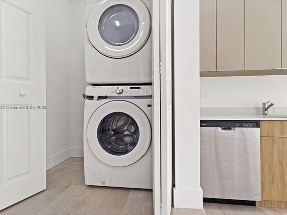 4th image of 135 SW 114th Ave #135