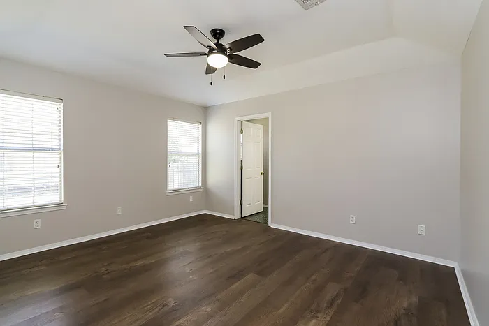 2106 Cherry Creek Cir — Photo 5