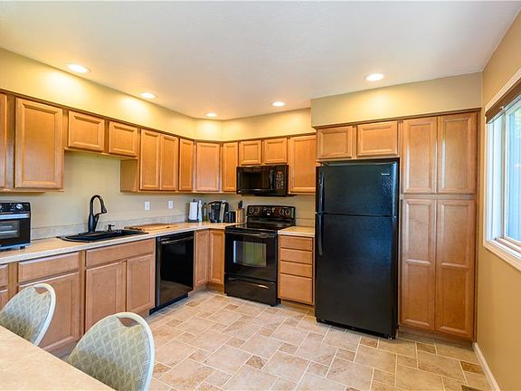 3rd image of 55 Greenfield Ct Unit 55