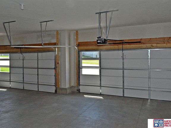 5th image of 9810 Drakensberg Ave