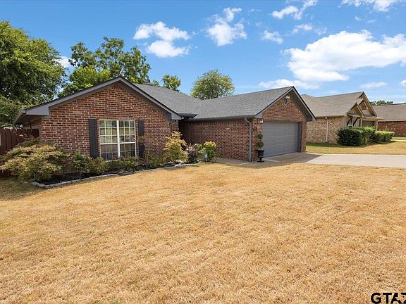 3rd image of 107 Collin Dr