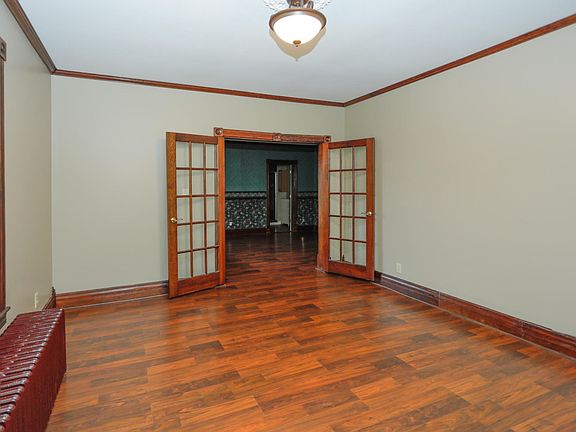 321 E Hughes St-105
