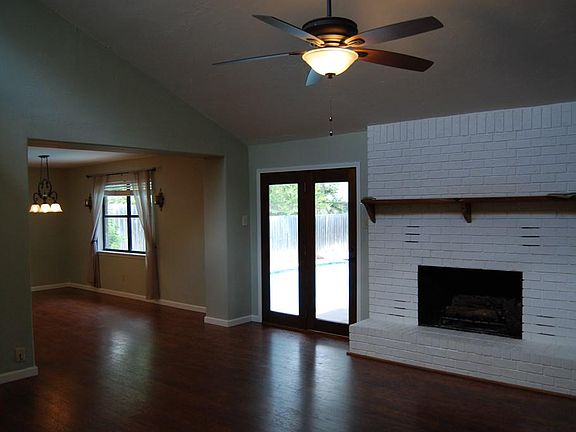 4th image of 209 Erin Dr