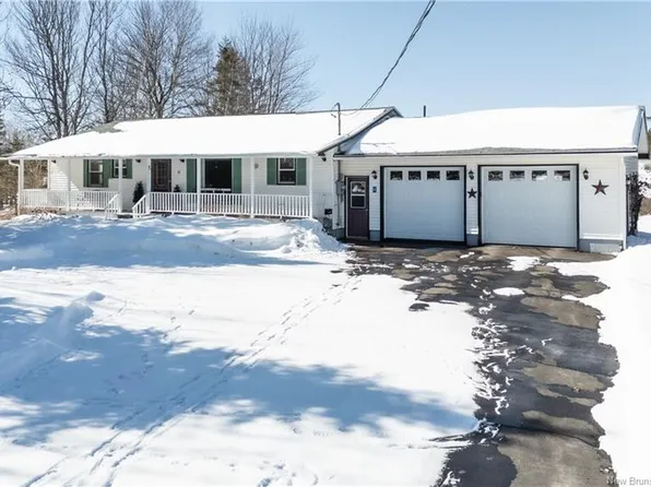 11 Renfrew St, Petitcodiac, NB E4Z 4S5