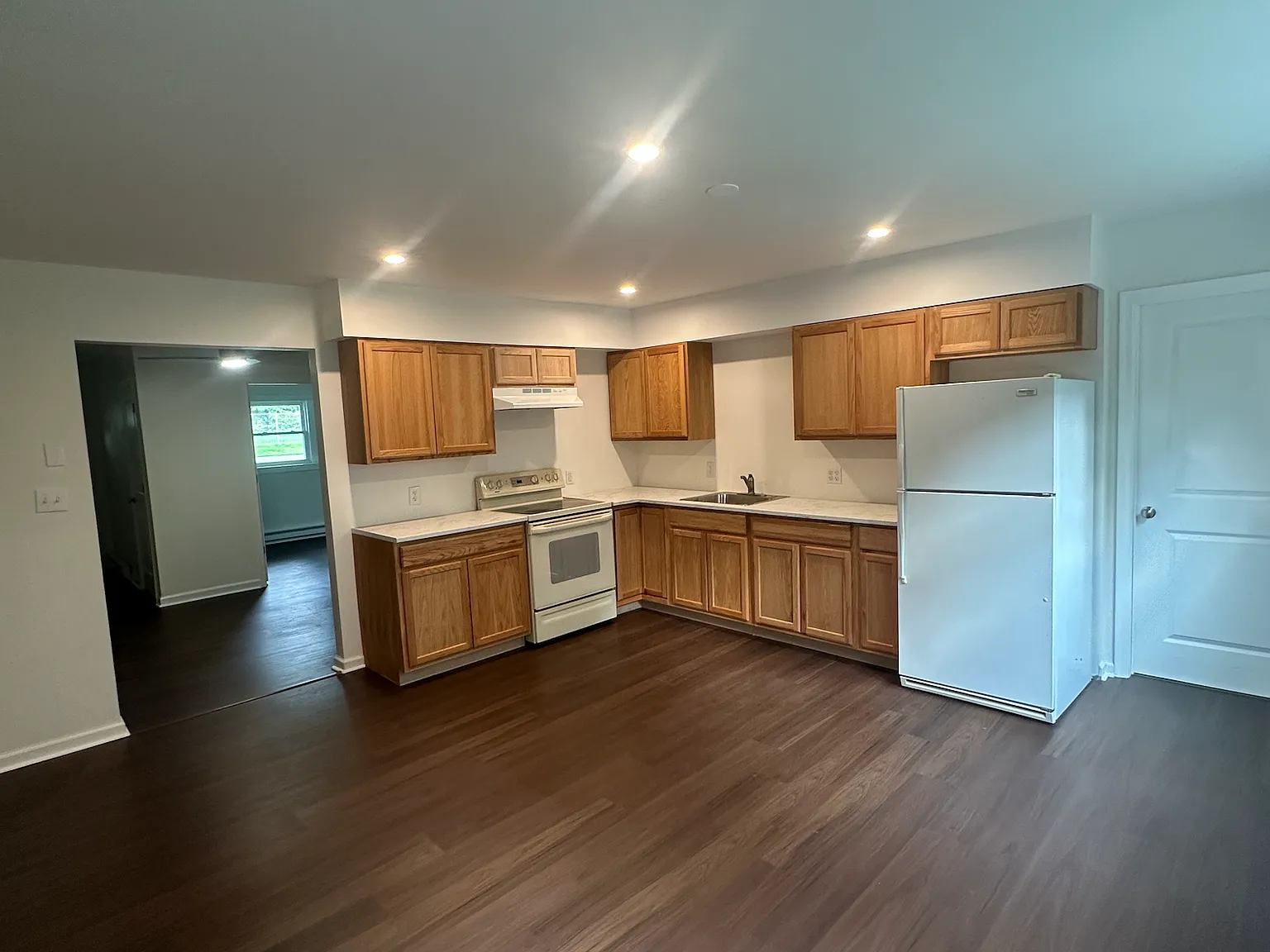 2 bed, 800 sqft, $1,600 — Photo 2