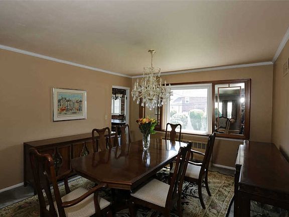 4th image of 1108 Roxbury Dr