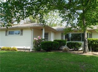 17 E Oakwood Way, New Castle, PA 16105