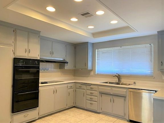 4th image of 16535 Bernardo Oaks Dr