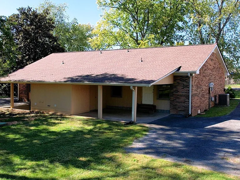 8614 Burleson Ln — Photo 28