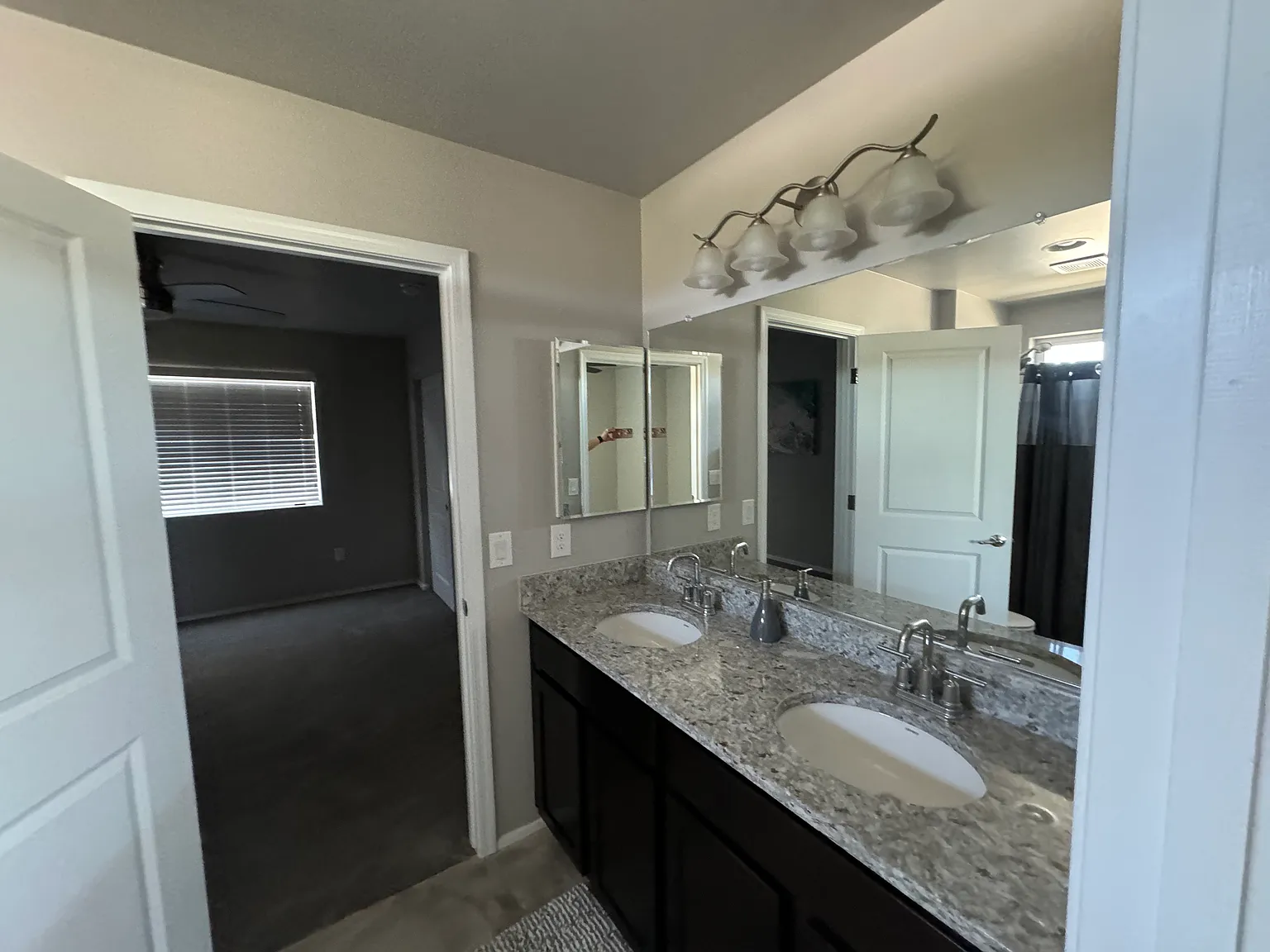 3 bed, 2.5 bath, 1500 sqft, $2,100 — Photo 3