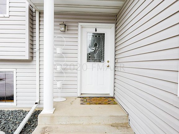 5th image of 712 18th Ave W