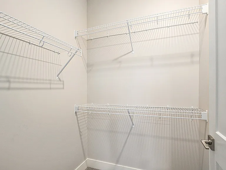 SummitTownhomes_2Bedrooms_WalkinCloset2