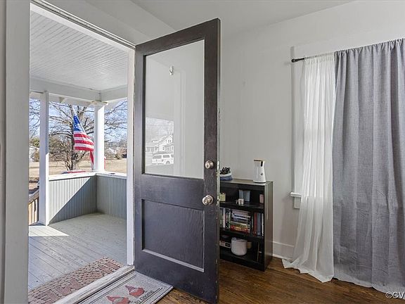 4th image of 908 W Poythress St