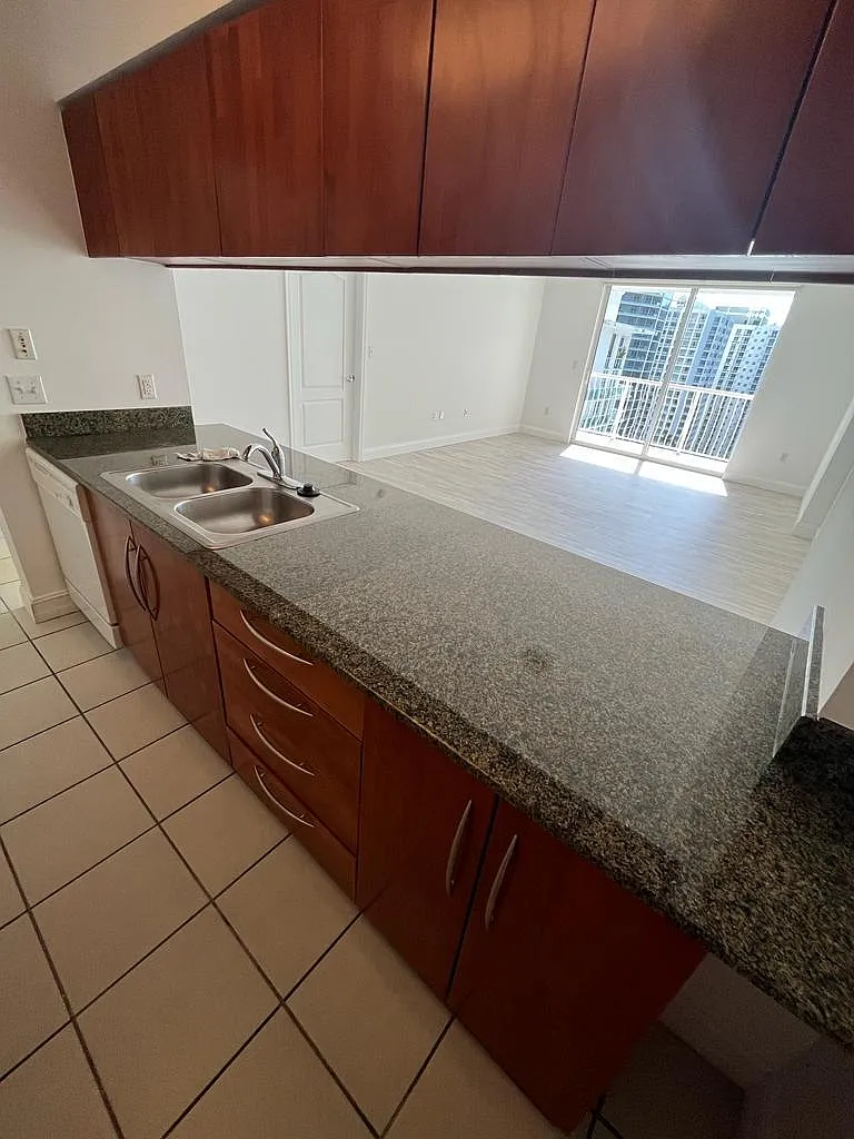 1 bed, 924 sqft, $2,950 — Photo 3