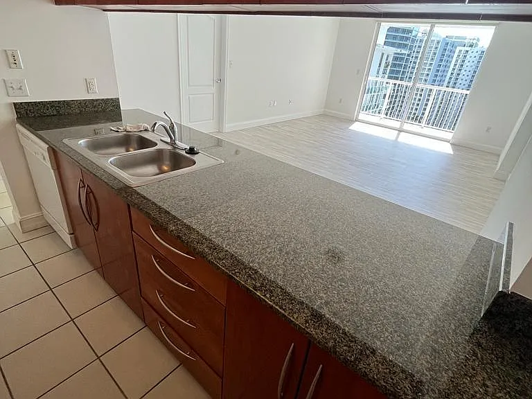 1200 Brickell Bay Dr #2621 — Photo 3