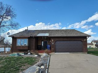 1169 8th St E, Dickinson, ND 58601