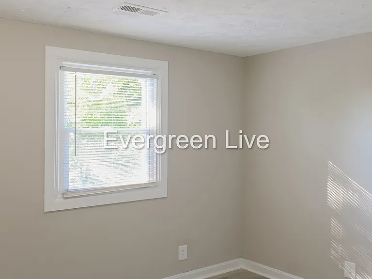 1612 Hopewell Ave — Photo 3