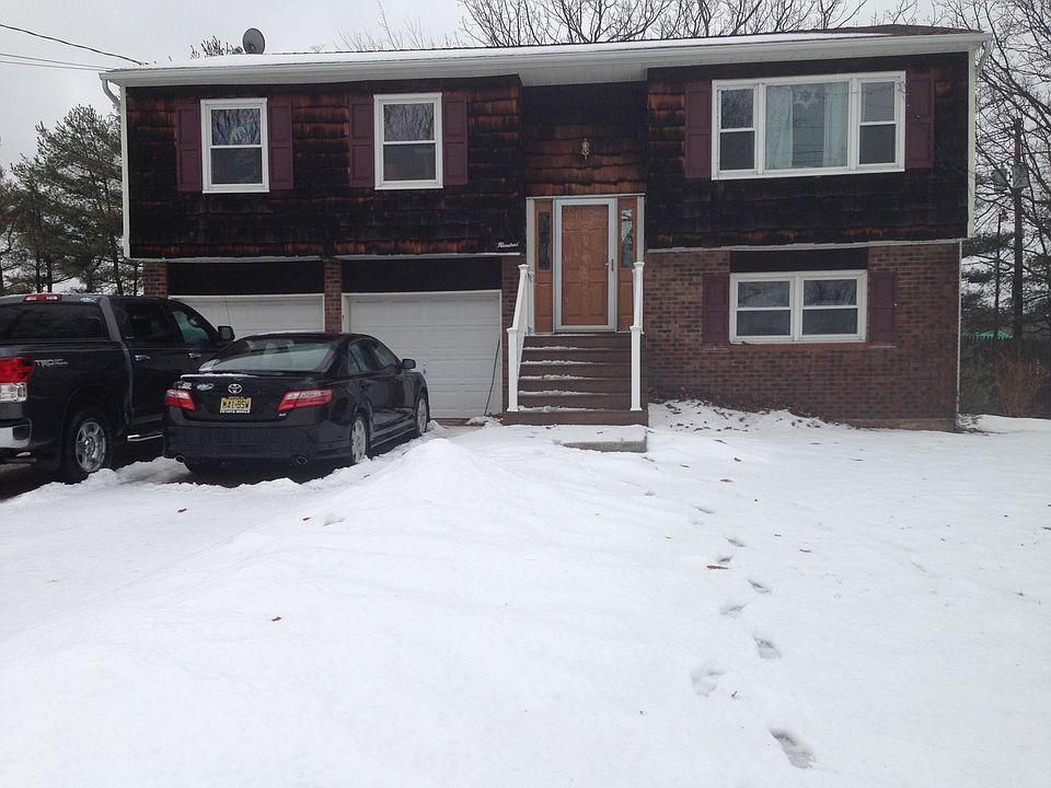 1st image of 100 Larch Dr
