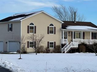 5727 Bowmiller Rd, Lockport, NY 14094