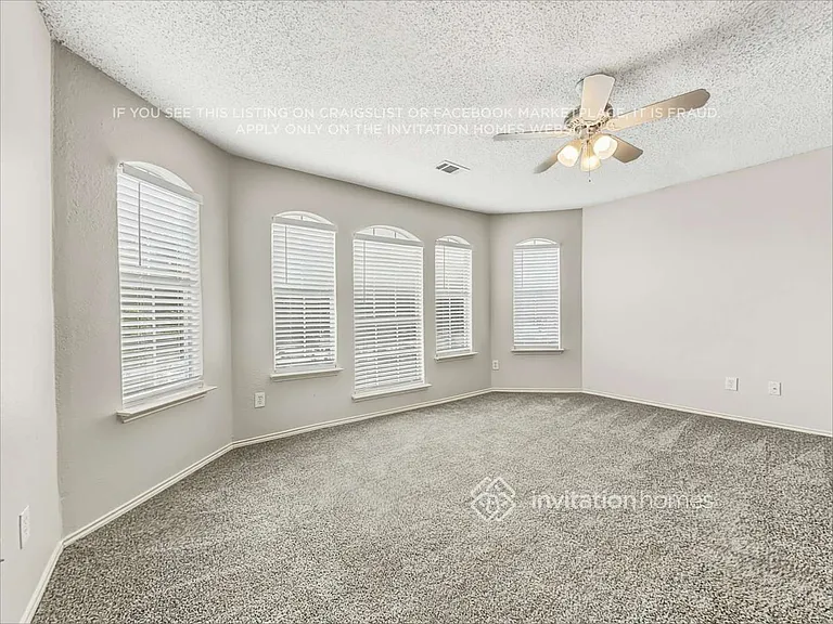 5201 Waltham Ct — Photo 11