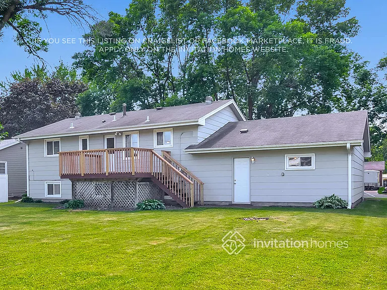 1115 Madison St S — Photo 17