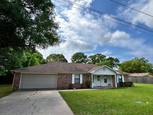 602 Redbud Ln