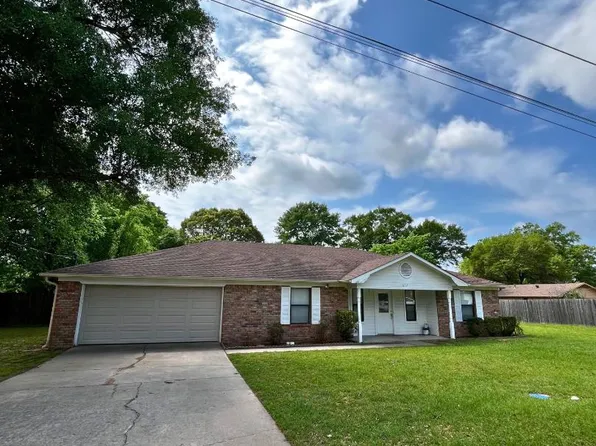 602 Redbud Ln, Mount Pleasant, TX 75455