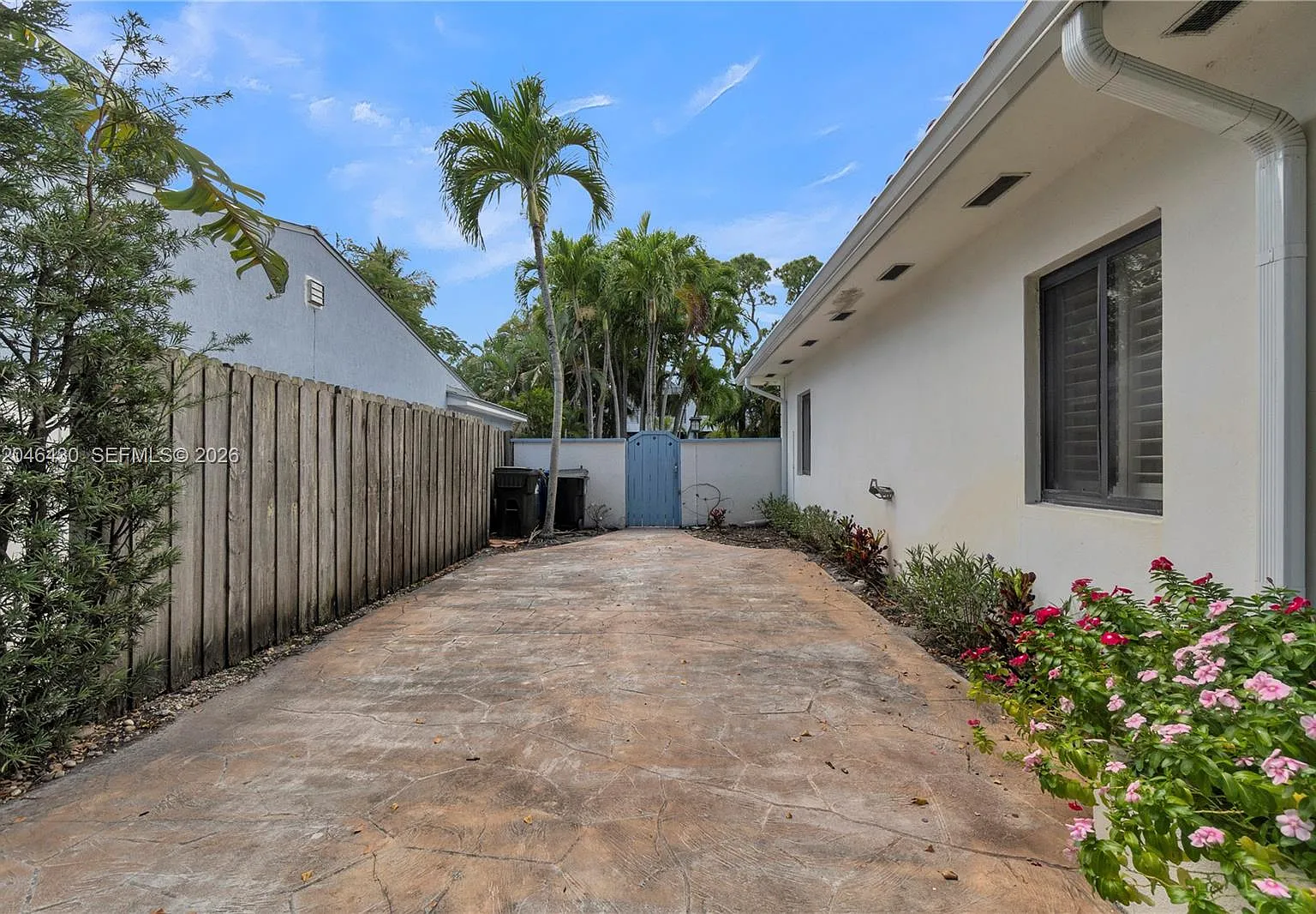 4 bed, 4.0 bath, 3093 sqft, $7,900 — Photo 2