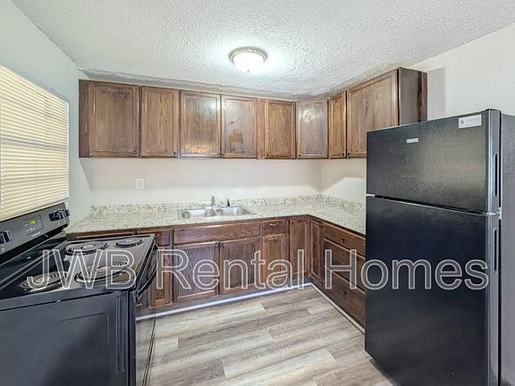 3rd image of 4029 Fairfax St