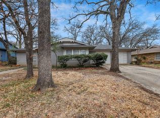 7212 Robinhood Ln, Fort Worth, TX 76112