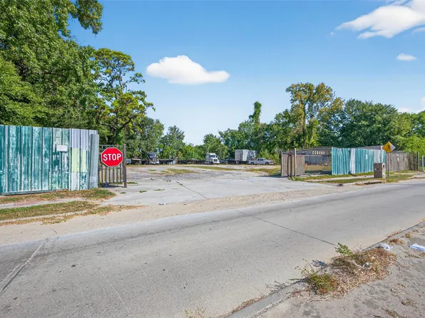 7517 Ley Rd, Houston, TX 77028