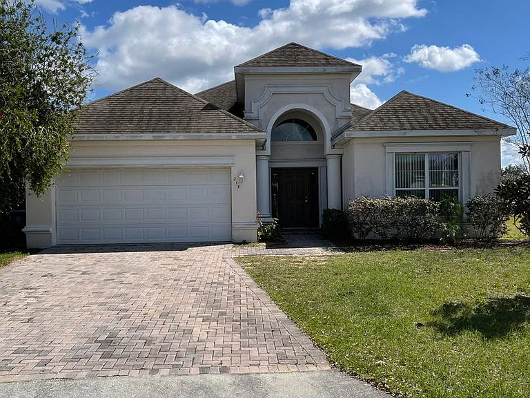 213 Towerview Dr E — Photo 1