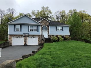 19 Gabby Ln, Middletown, NY 10940