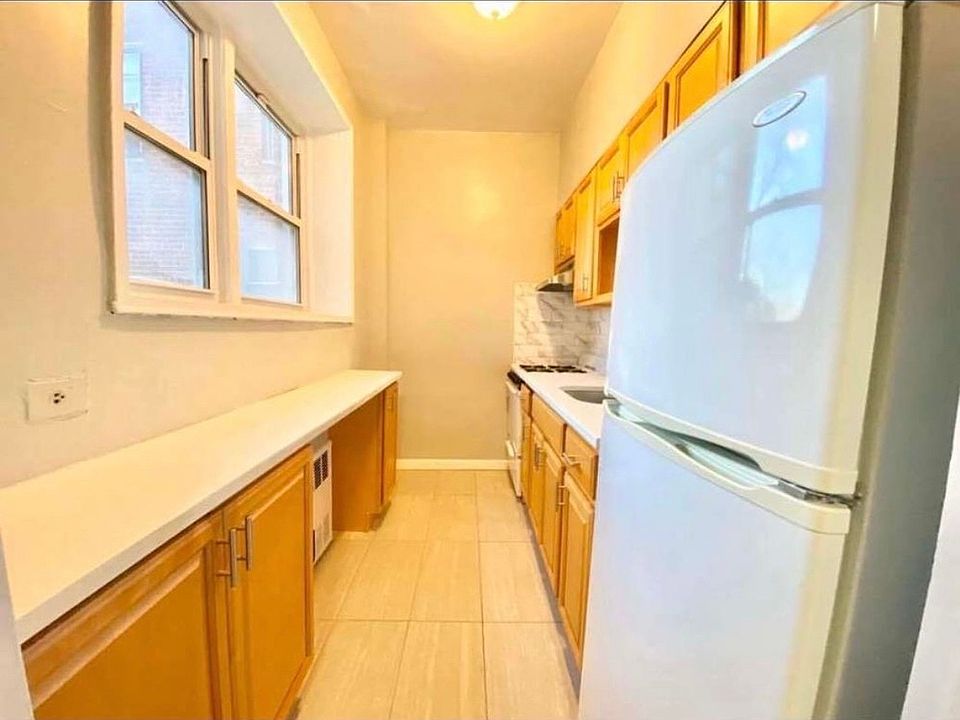 1st image of 820 Ocean Pkwy #1