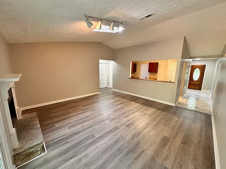 747 Greenhedge Dr — Photo 6