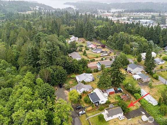 3rd image of 416 Skylark Drive W