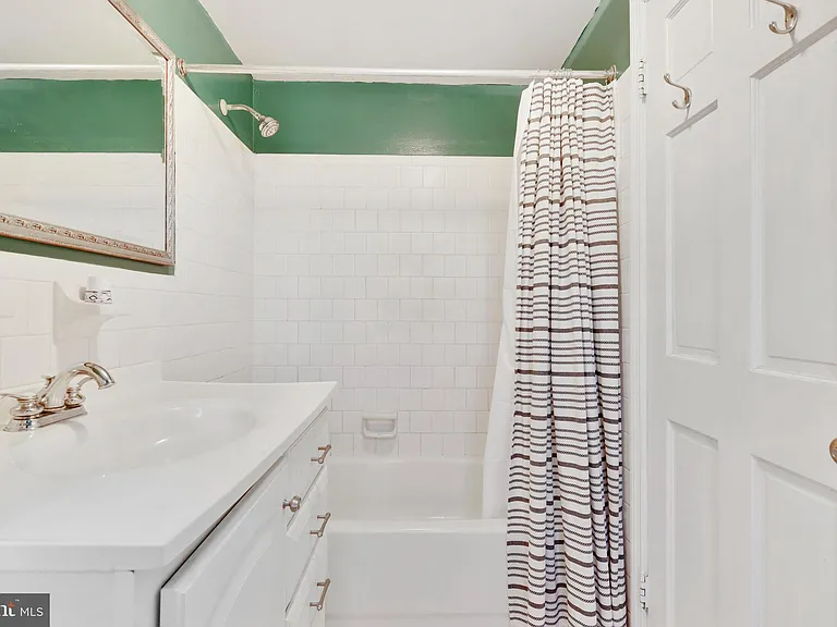 24 E Hamburg St — Photo 19