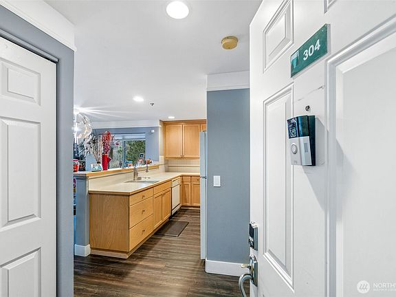 2nd image of 15325 Sunwood Boulevard #B304