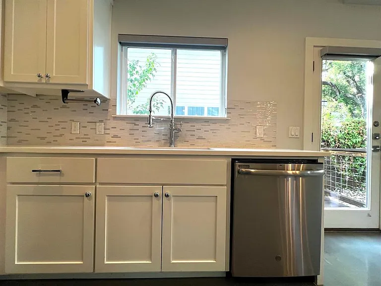 1404 Marcus Pl #2 — Photo 12