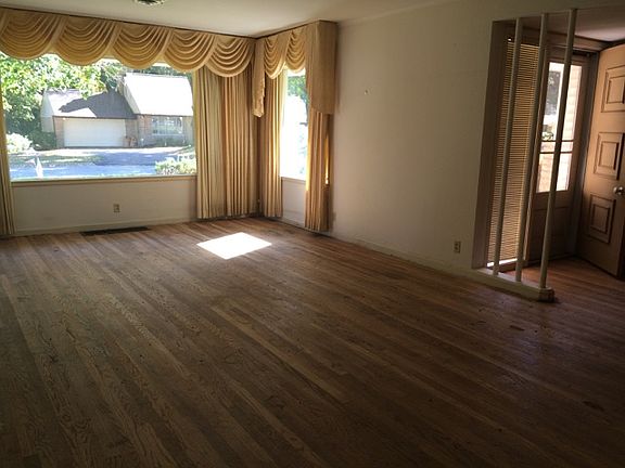3rd image of 290 Village Dr