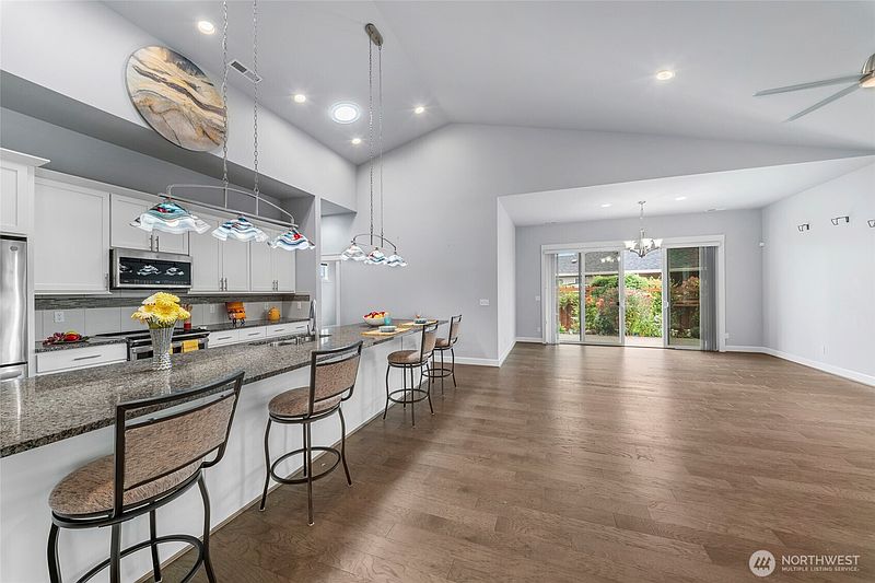 4th image of 3346 Arrowroot Street SE