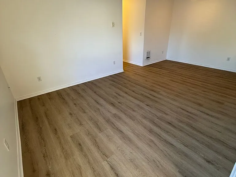 2358 NE Mary Rose Pl — Photo 4