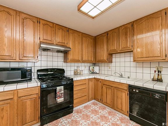5th image of 840 Meade Ave
