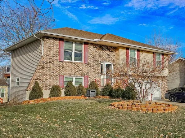 615 Foster Ln, Warrensburg, MO 64093