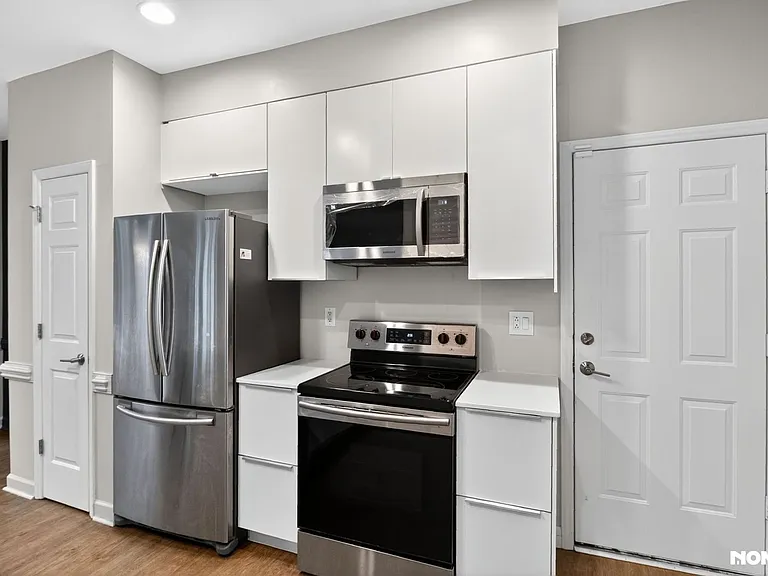 8006 Crenshaw Ln — Photo 8