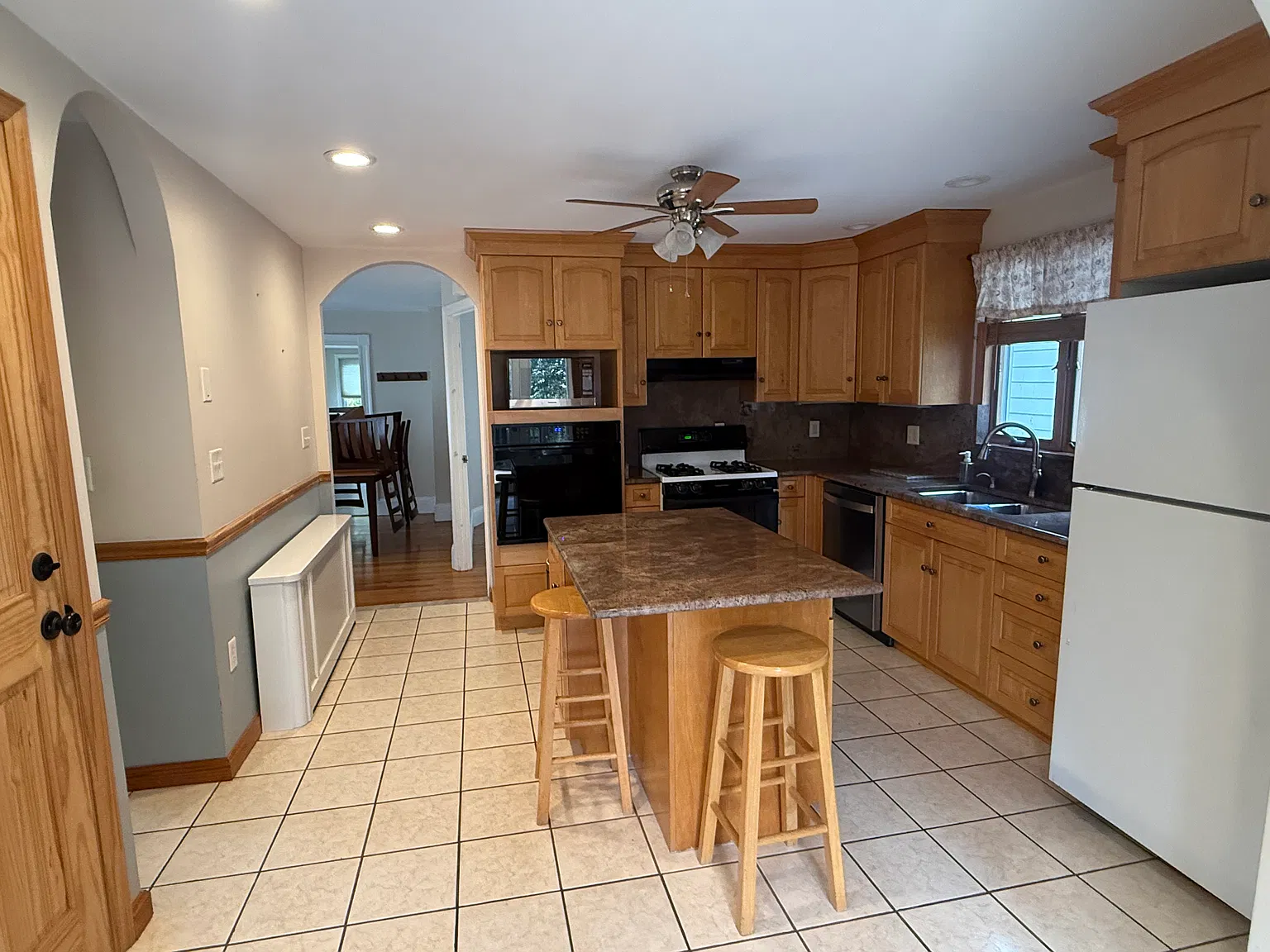2 bed, 1800 sqft, $2,800 — Photo 4